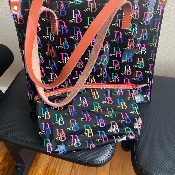 Dooney & Bourke set - Picture 10 of 16